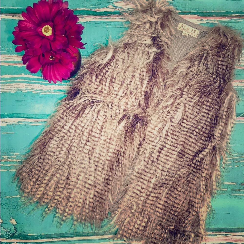 🌺 PINK REPUBLIC 🌺 Junior Girl Faux Fur Open Vest